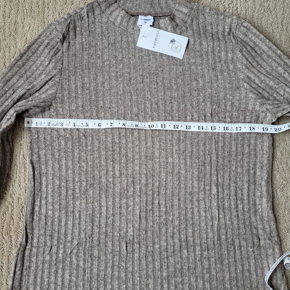 Women’s Long Sleeve Mock Neck Top – Light Brown – Size M – NWT - Picture 3 of 8